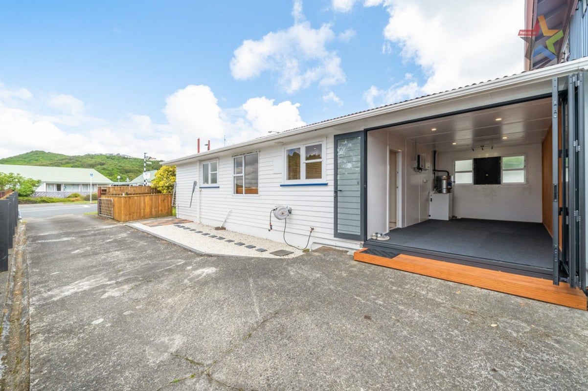 1/150 Dowse Drive, Maungaraki, Lower Hutt - Carousel 1