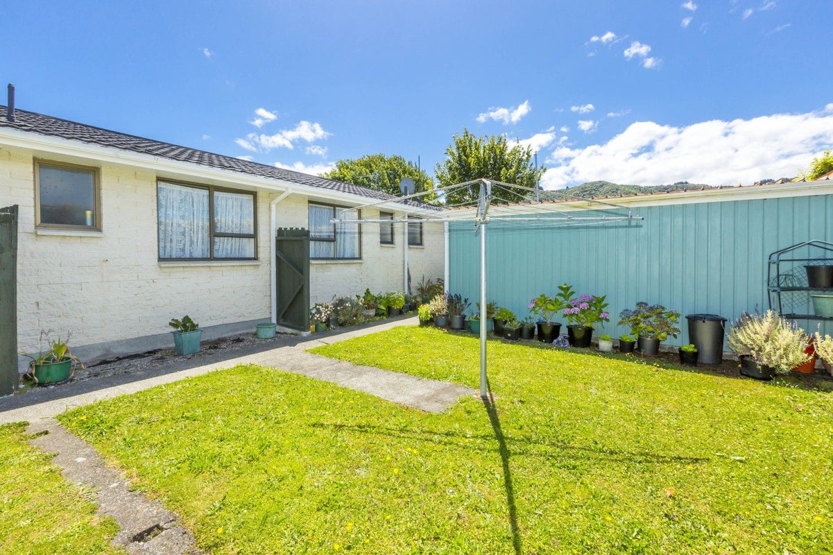 1/14 Clouston Park Road, Ebdentown, Upper Hutt - Carousel 1