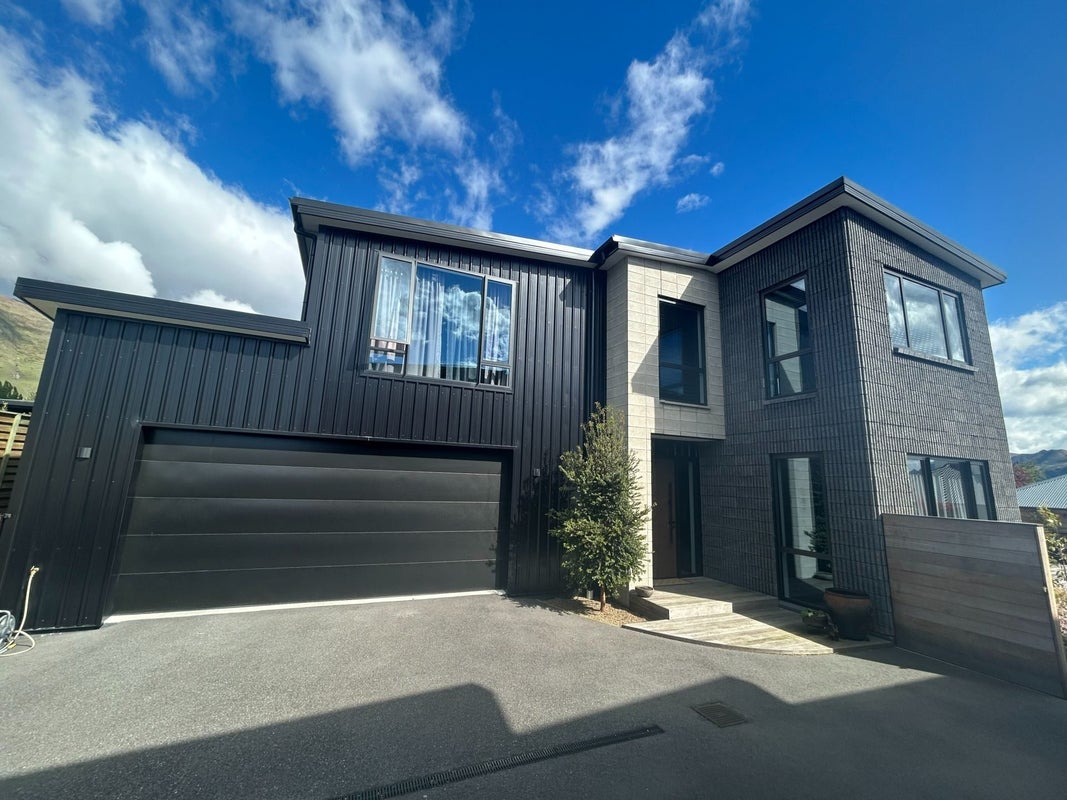 111 Meadowstone Drive, Wanaka - Carousel 1