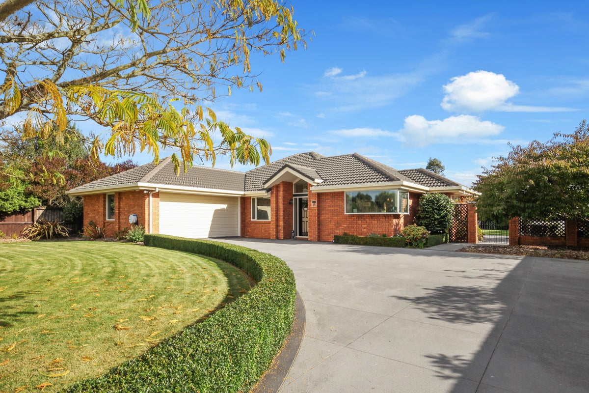 15 Hemingway Place, Spencerville, Christchurch - Carousel 1