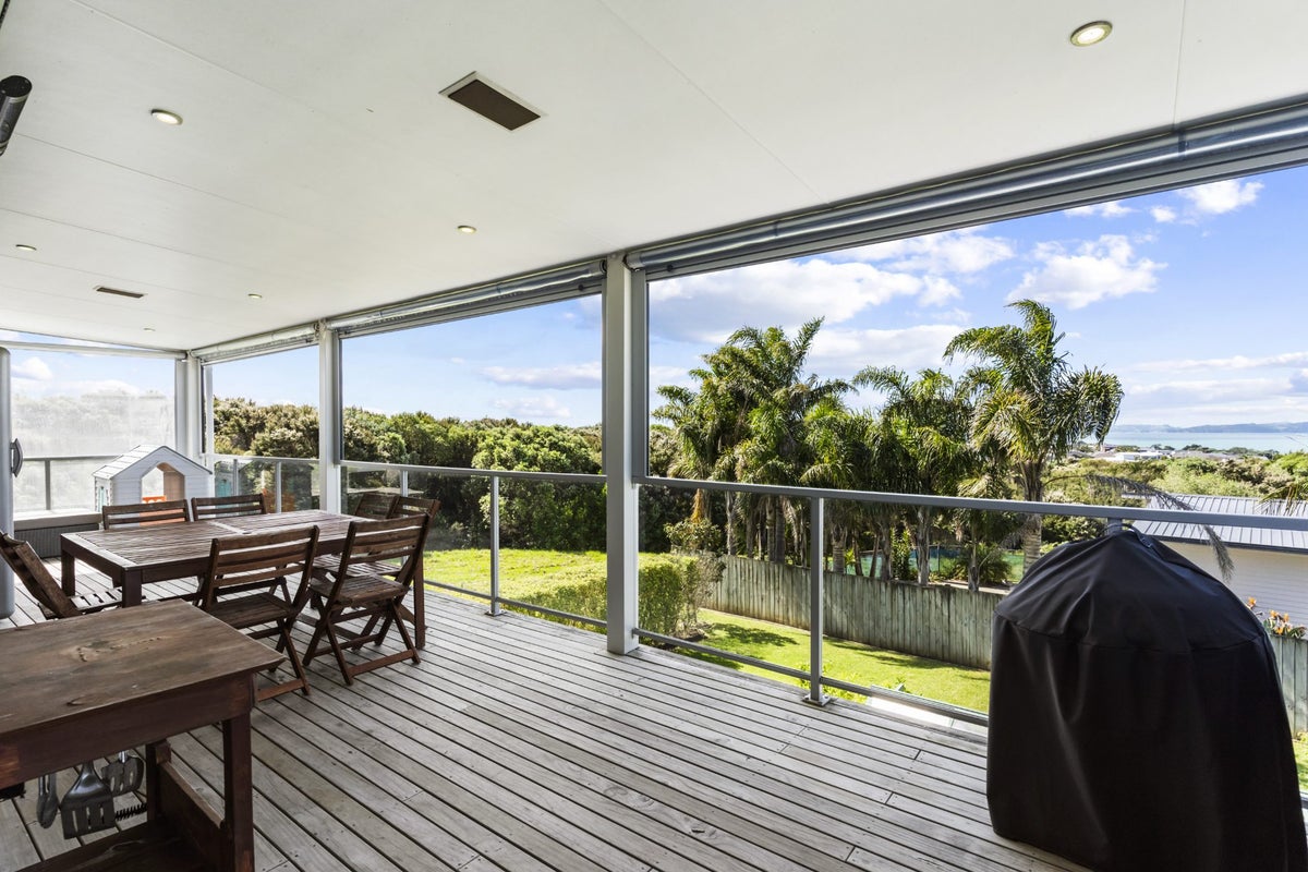 8 Liberty Crescent, Beachlands, Auckland - Carousel 2