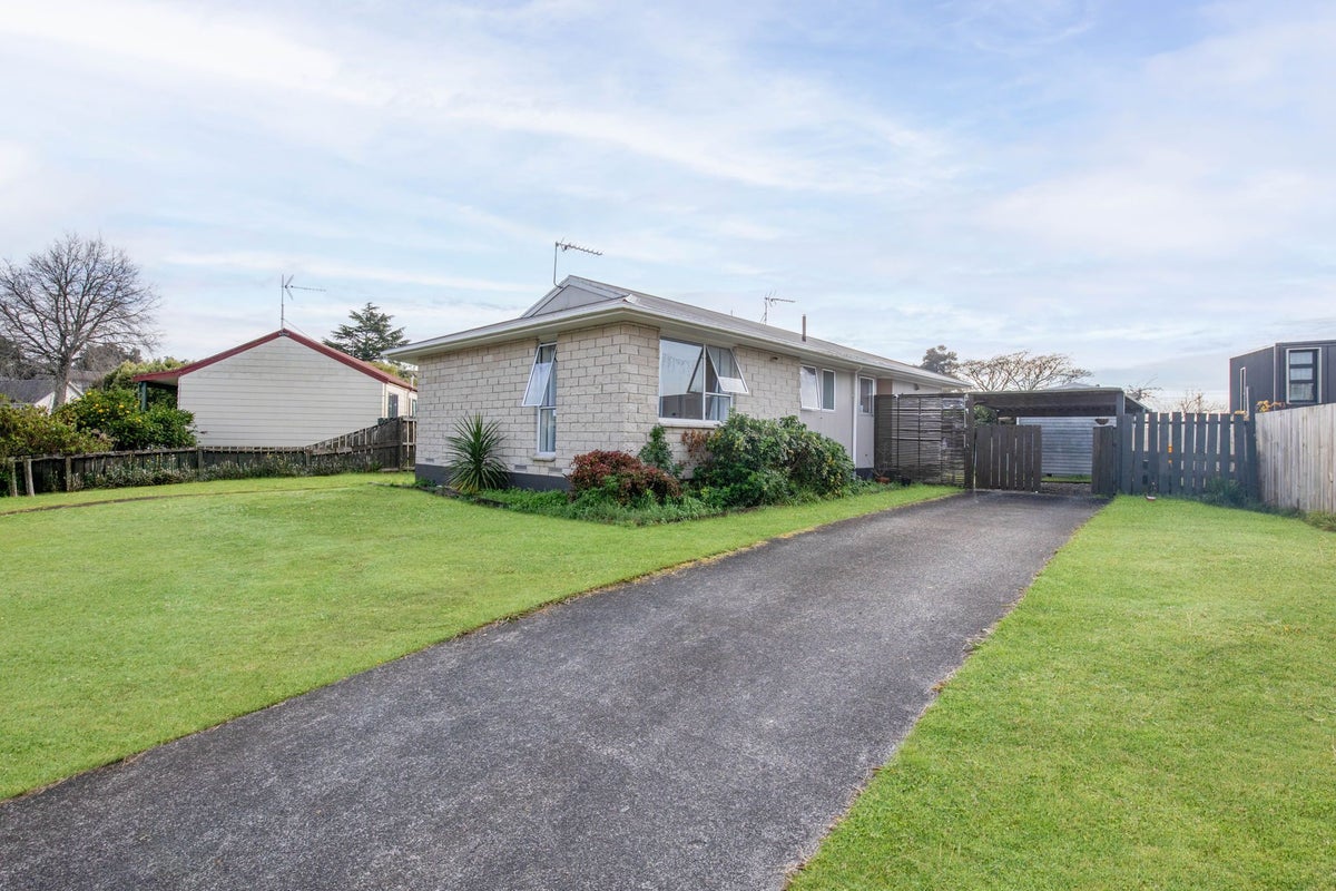 20 Aileen Place, Nawton, Hamilton - Carousel 1