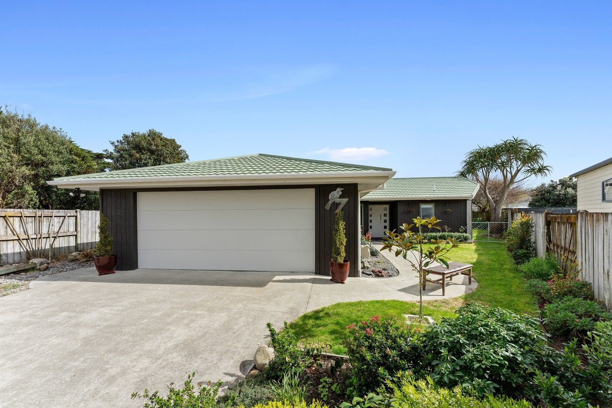 7 Caughley Place, Otaki Beach, Otaki - Carousel 1