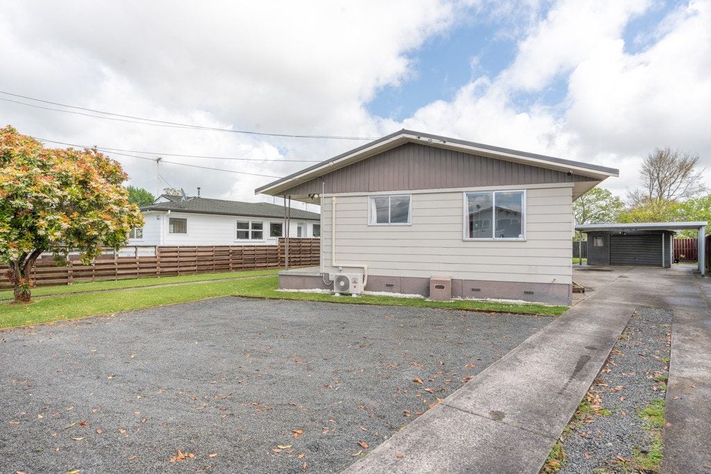 38 Cecil Street, St Andrews, Hamilton - Carousel 17