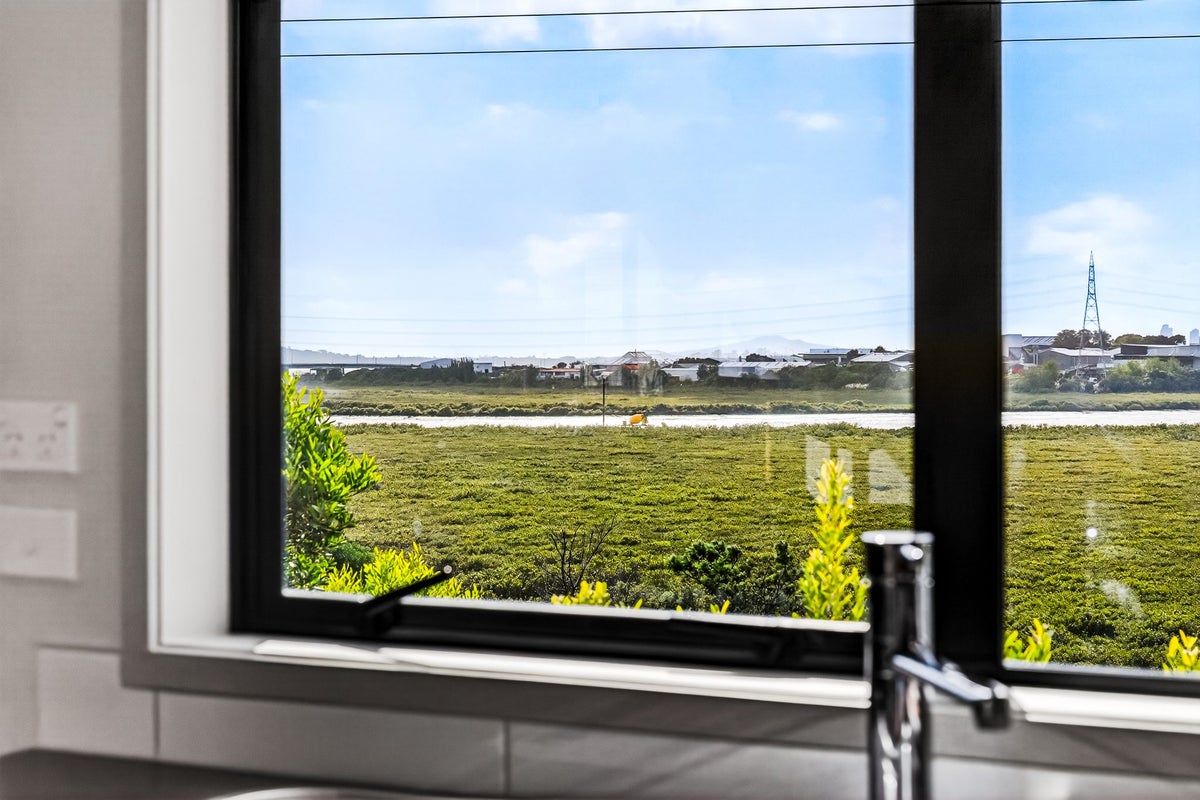 213/172 Mcleod Road, Te Atatu South, Auckland - Carousel 1