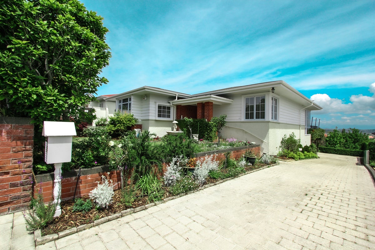14 Coleman Terrace, Hospital Hill, Napier - Carousel 1