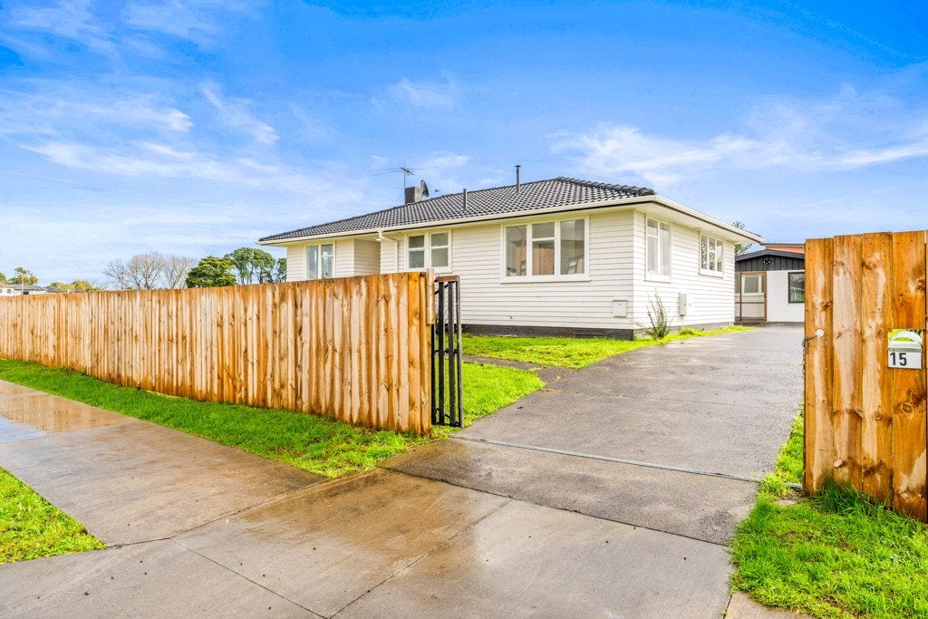 15 Mayflower  Close, Manukau, Manukau City, Auckland - Carousel 2