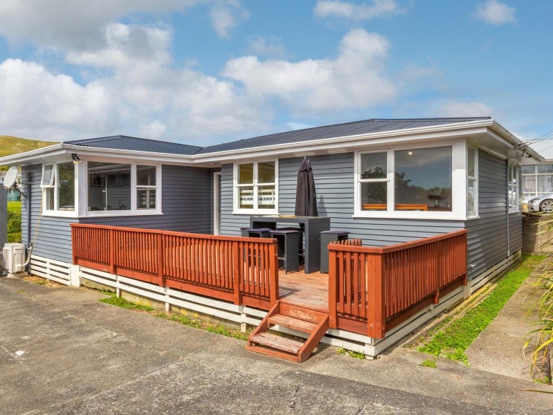 136 Driver Crescent, Cannons Creek, Porirua - Carousel 2