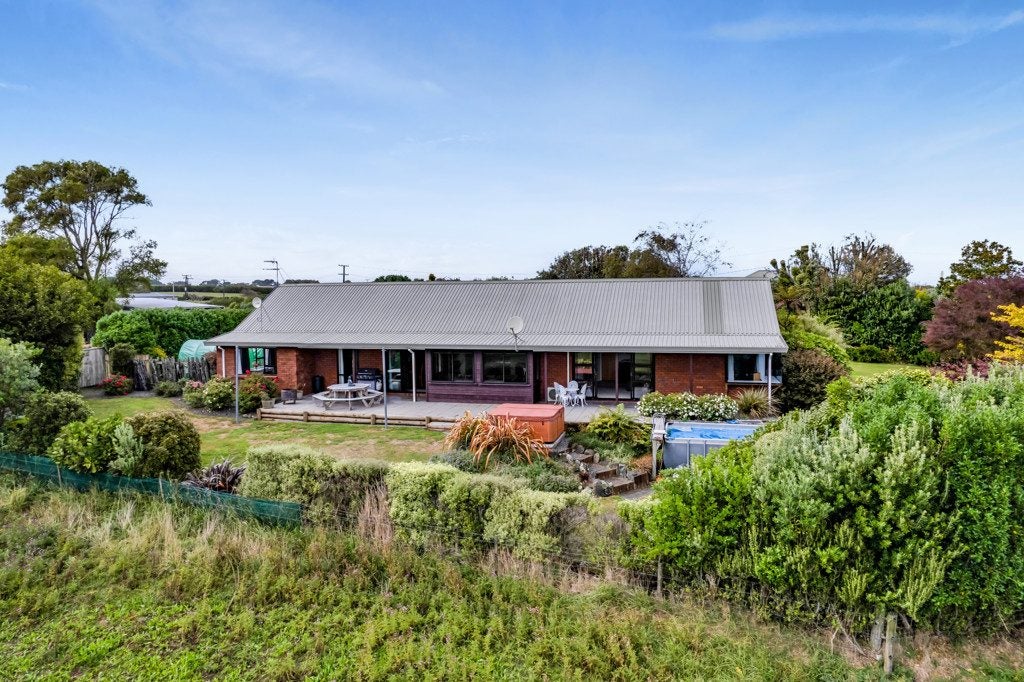 14 Normanby Road, Hawera - Carousel 1