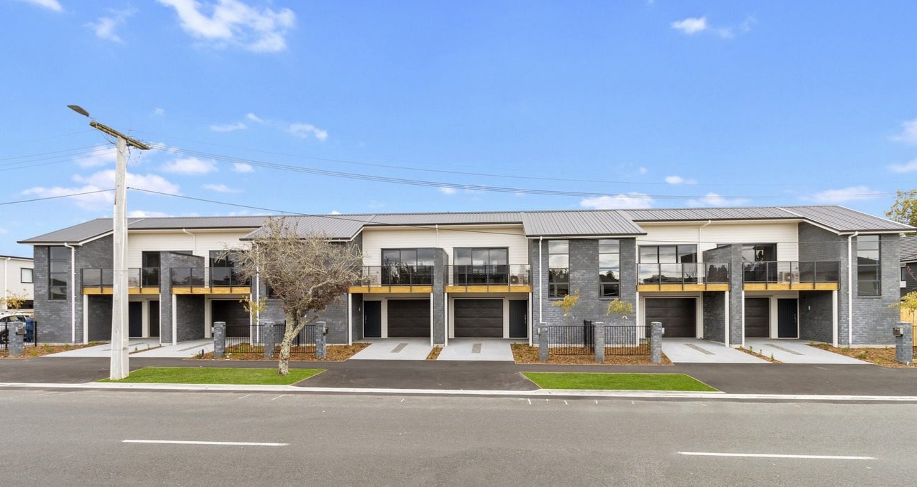 1/88 Carrington Avenue, Silverdale, Hamilton - Carousel 1