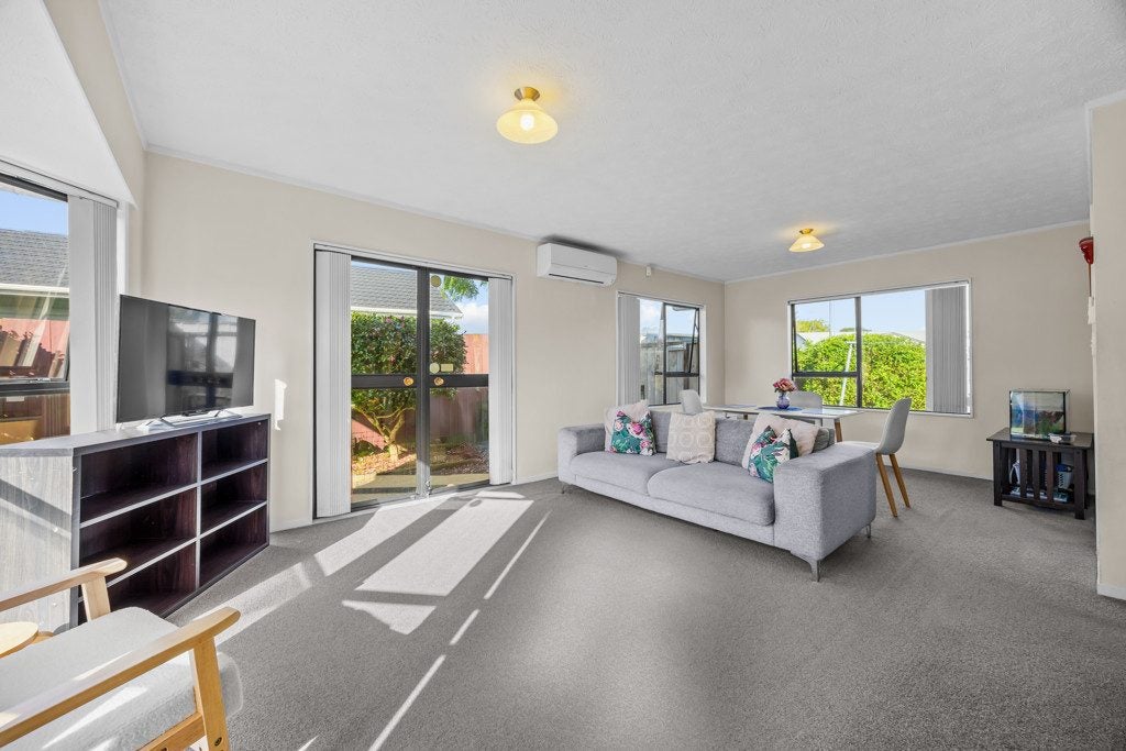 2/6 Dillimore Avenue, Pakuranga, Auckland - Carousel 2