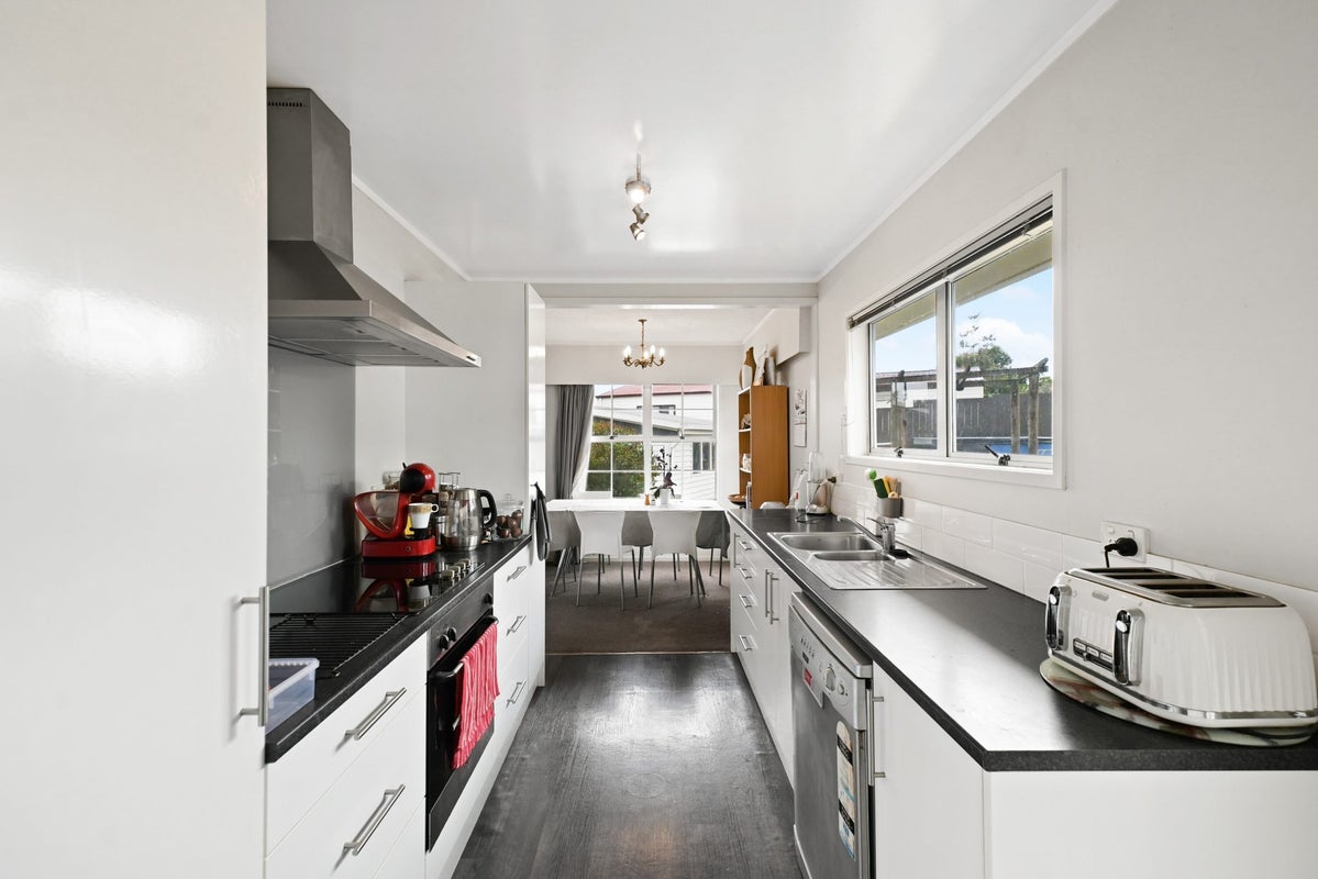 21 Cypress Crescent, Pukete, Hamilton - Carousel 2