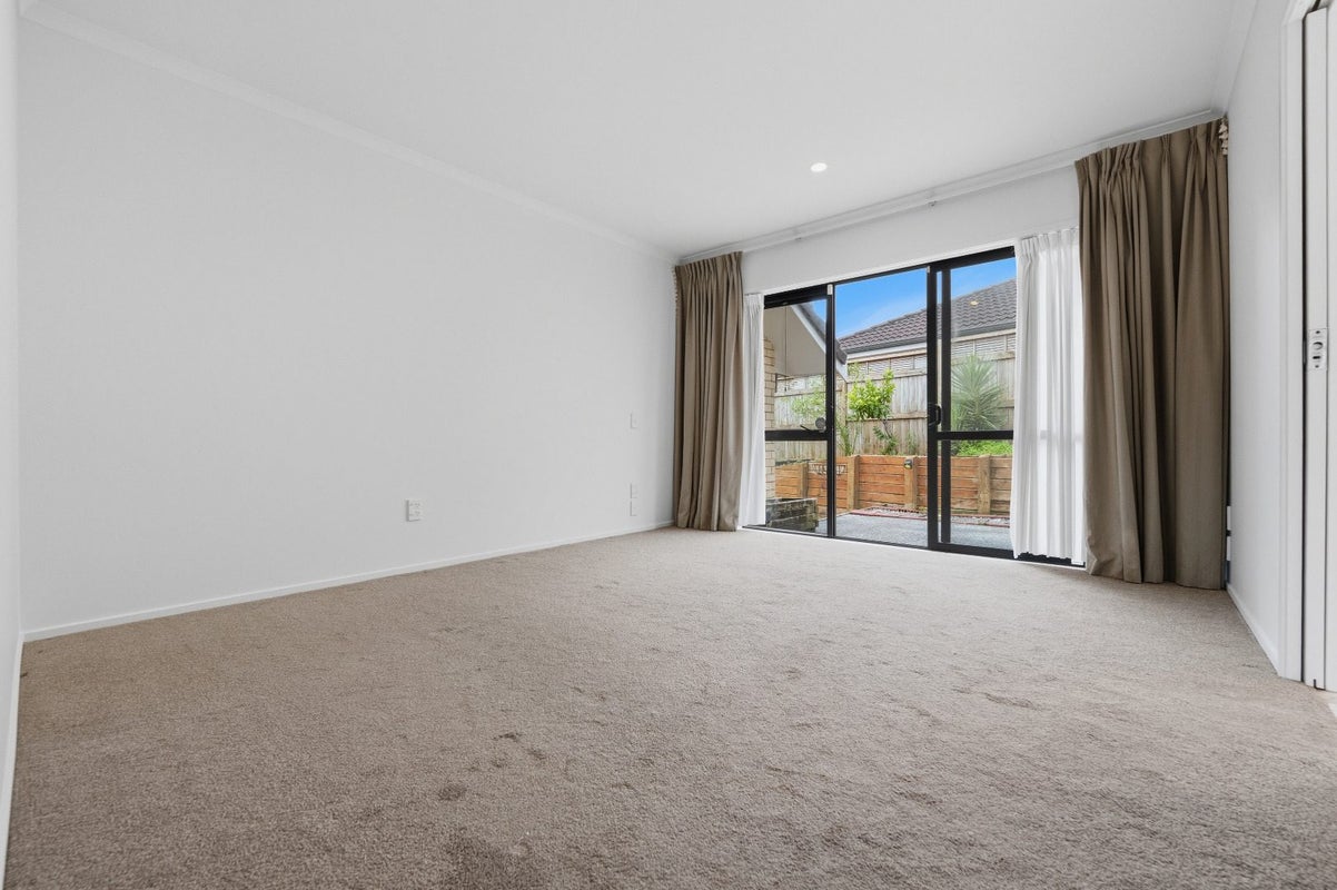 2 Spring Valley Place, Oteha, Auckland - Carousel 2