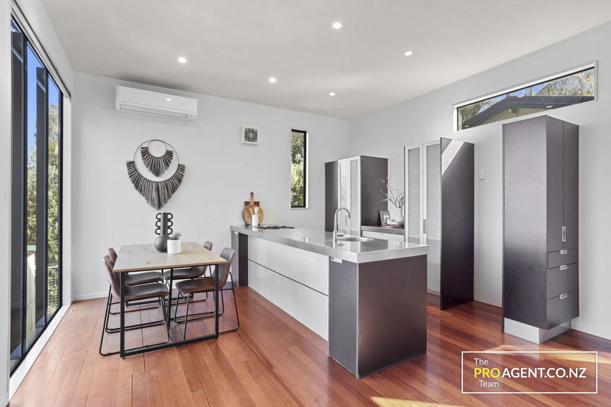 28 Tane Road, Laingholm, Auckland - Carousel 2