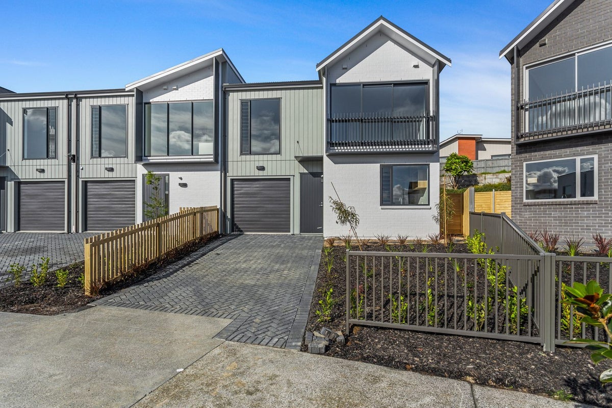 67 Roundel Crescent, Whenuapai, Auckland - Carousel 1