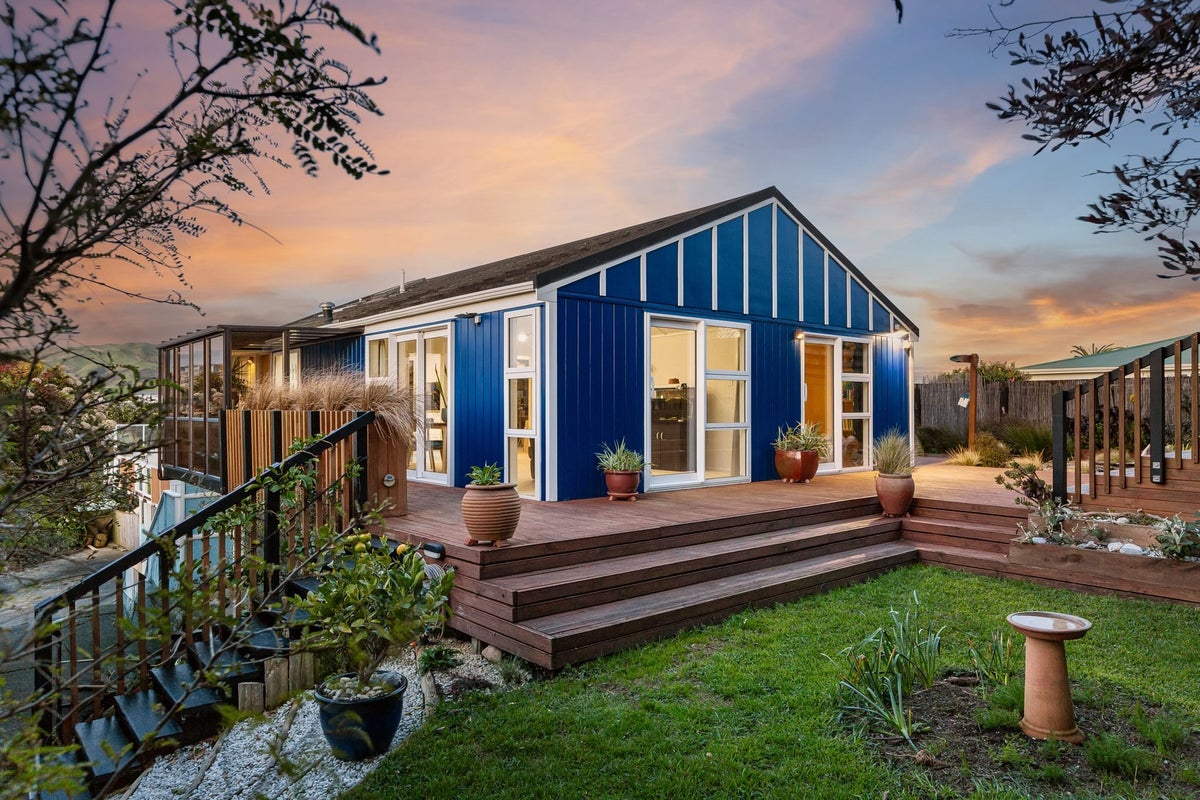 2/11 MERVYN PLACE, Plimmerton, Porirua - Carousel 1