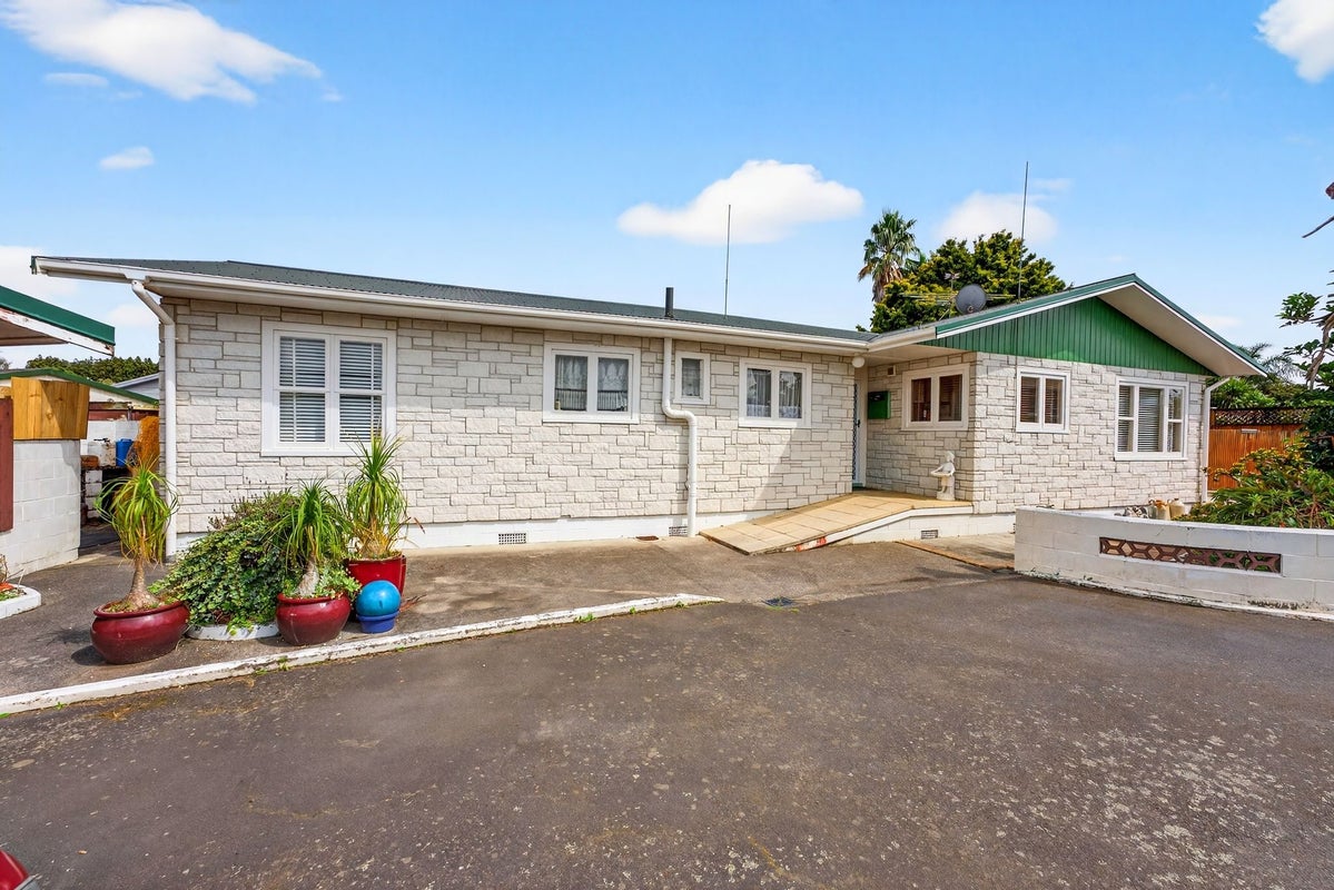 16 Duke Avenue, Pukekohe, Pukekohe - Carousel 1