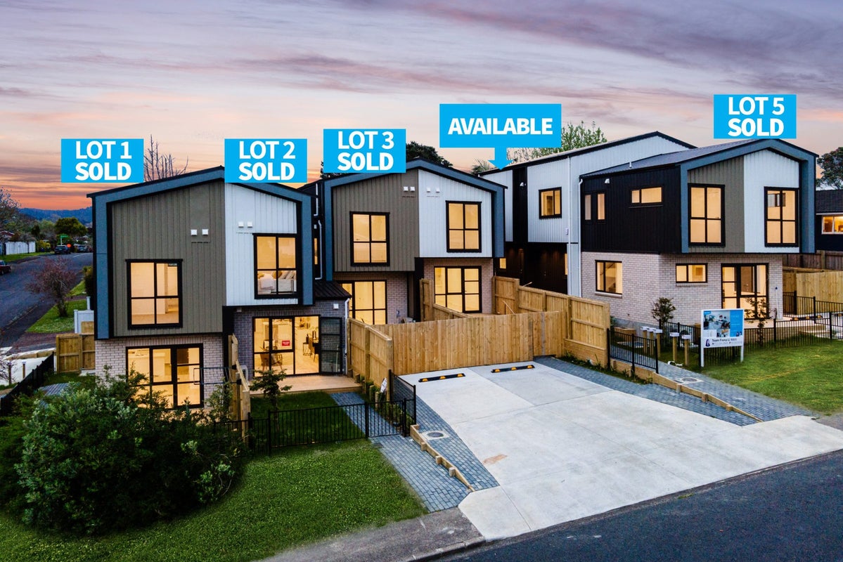 8/21 Newham Place, Henderson, Auckland - Carousel 2