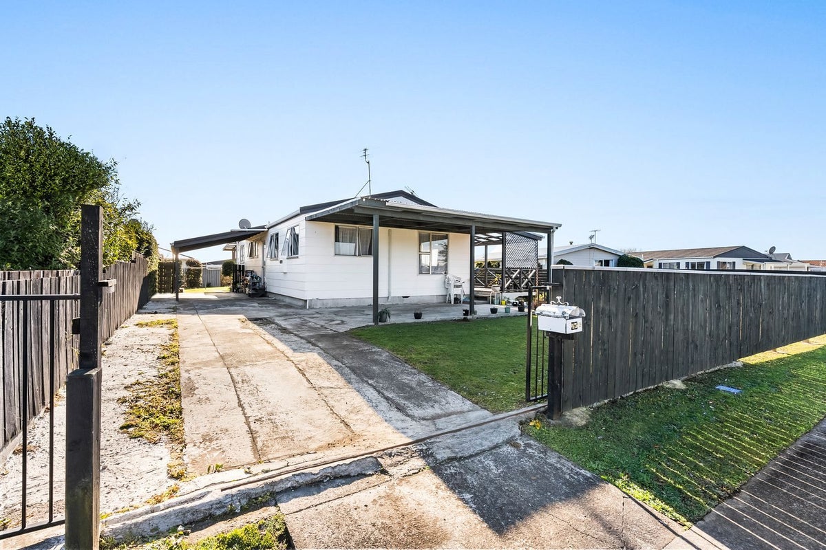 45 Sunnyvale Street, Bell Block, New Plymouth - Carousel 1
