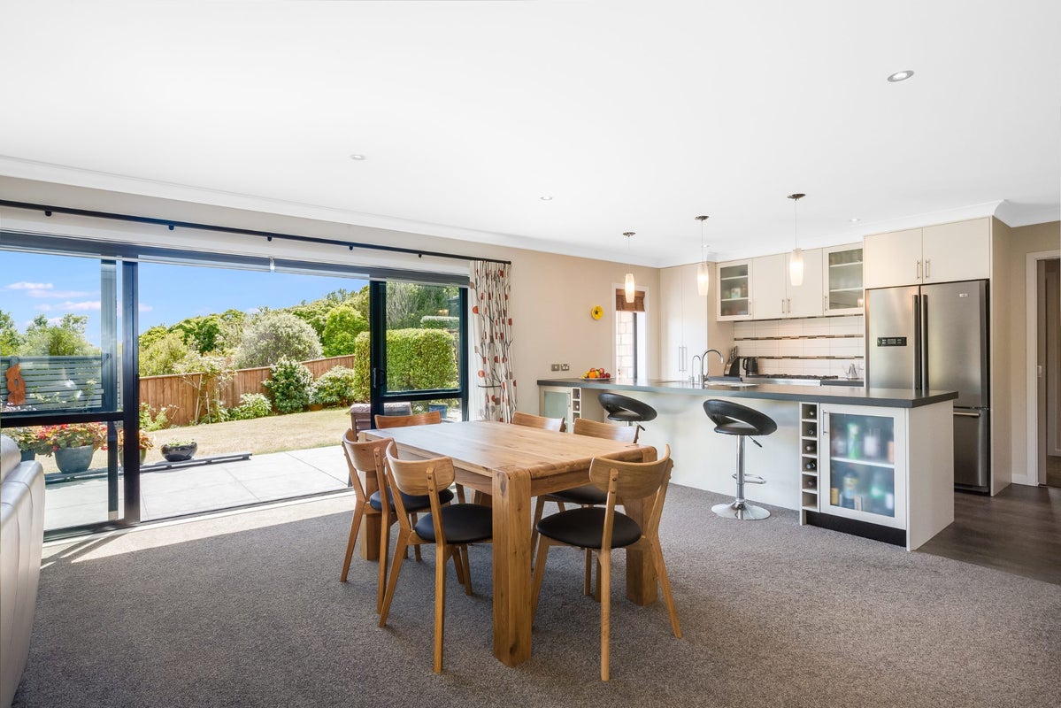 14A Kaimai Place, Aotea, Porirua - Carousel 2