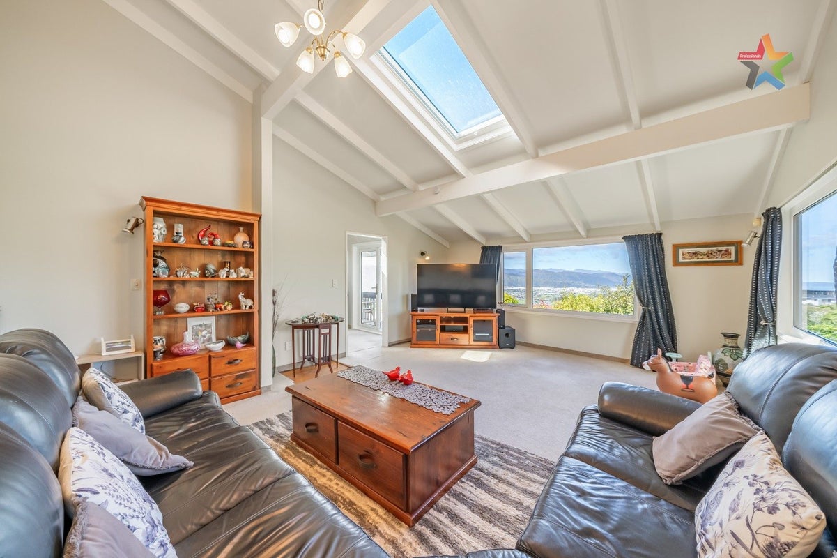 2 Taka Grove, Normandale, Lower Hutt - Carousel 2