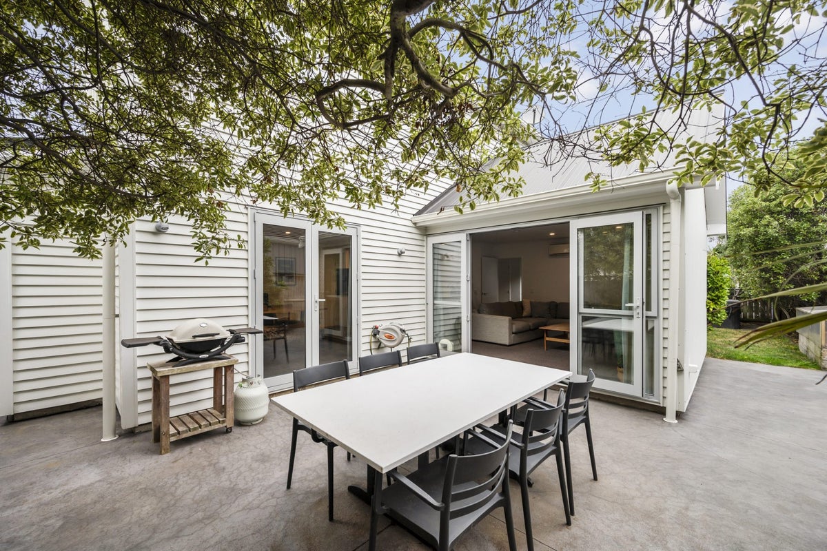 9/36 Dee Street, Island Bay, Wellington - Carousel 2