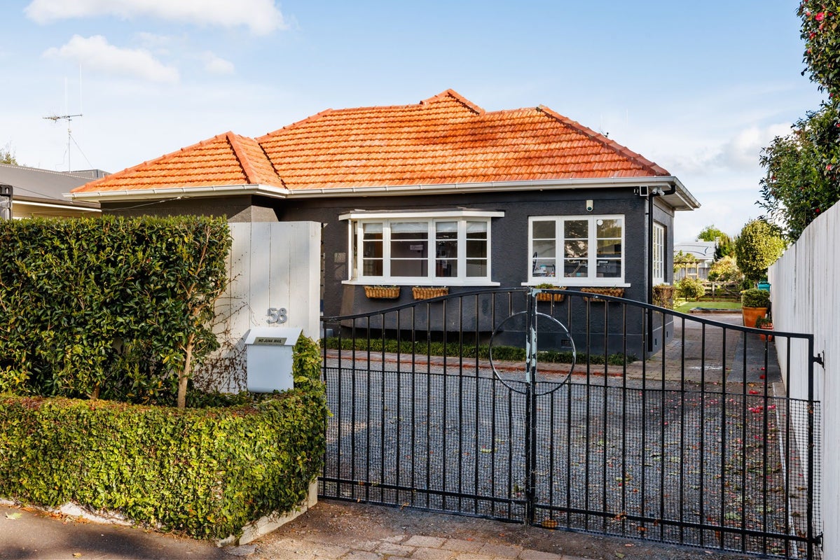58 Albert Street, Hamilton East, Hamilton - Carousel 1