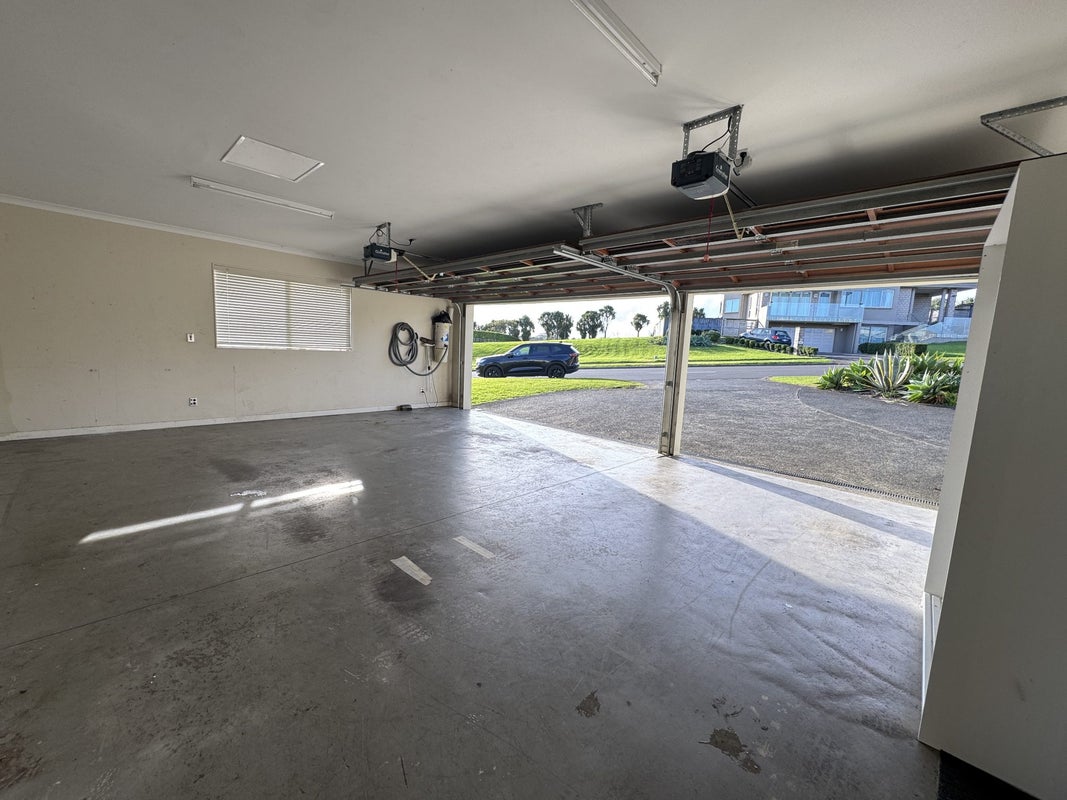 22 Sovereign Street, Flat Bush, Auckland - Carousel 2