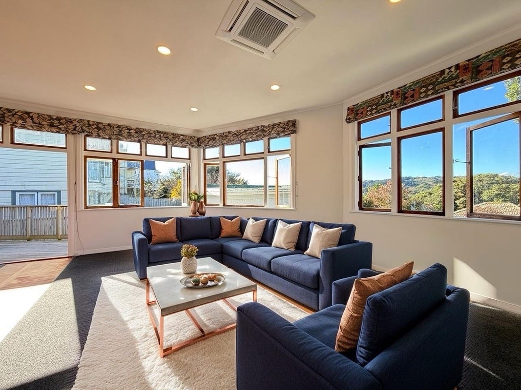 2 Westland Road, Mount Cook, Wellington - Carousel 2