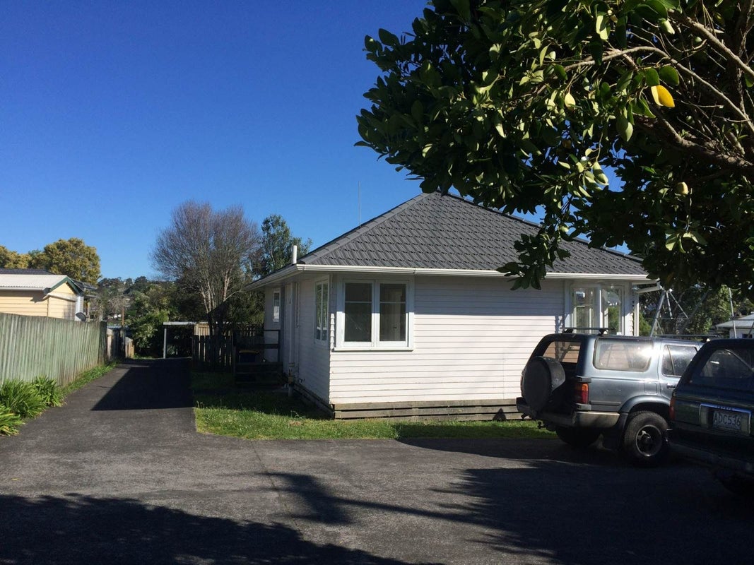37 Lincoln Park Avenue, Massey, Auckland - Carousel 1