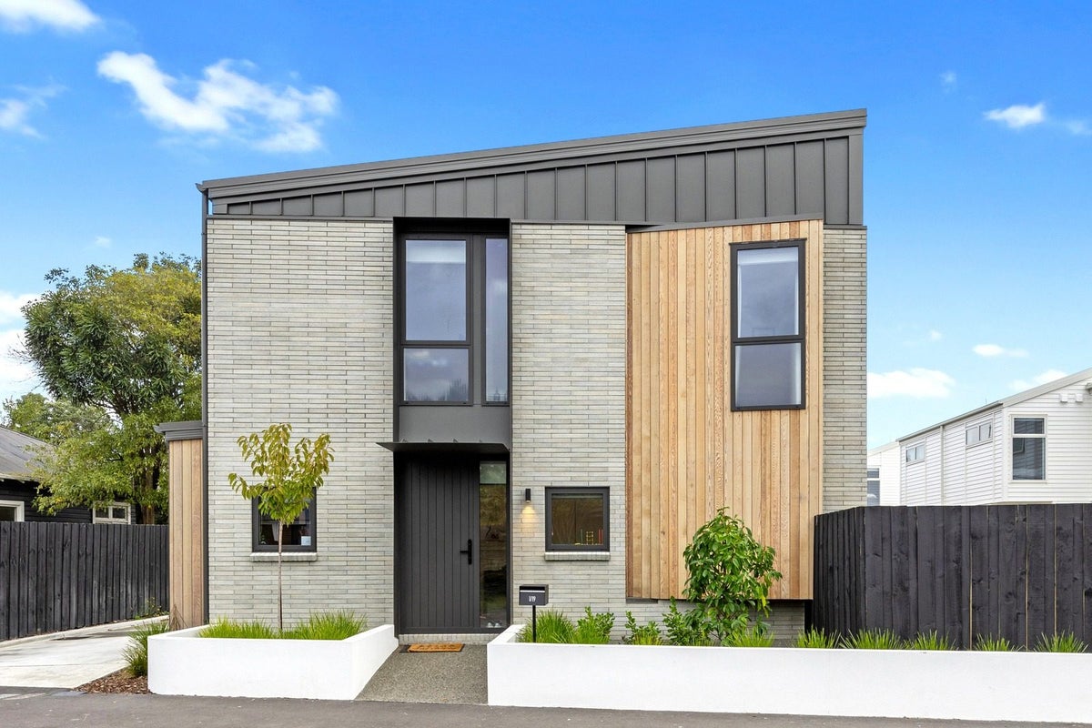 1/19 Courtenay Street, St Albans, Christchurch - Carousel 1