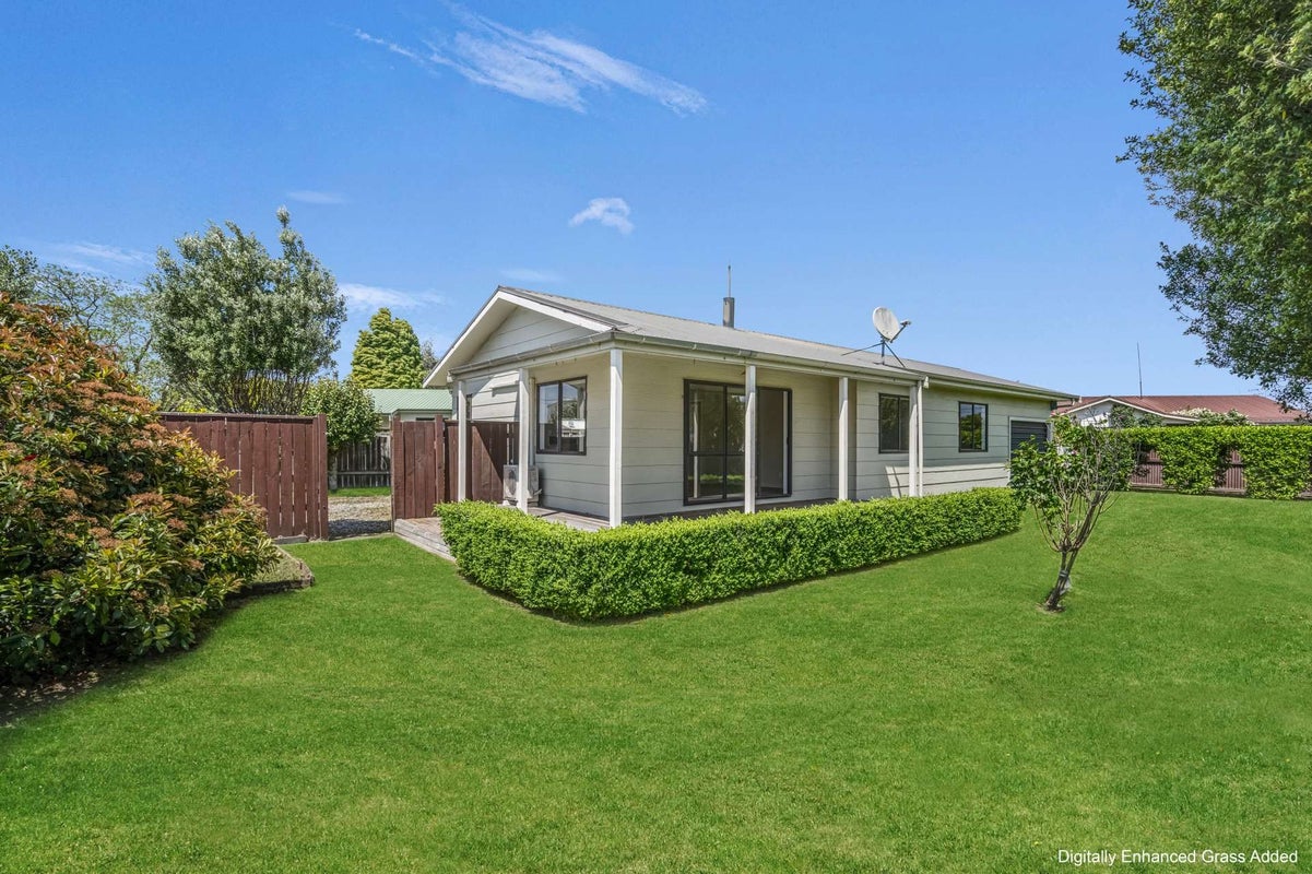 1112 Francis Hicks Avenue, Camberley, Hastings - Carousel 1