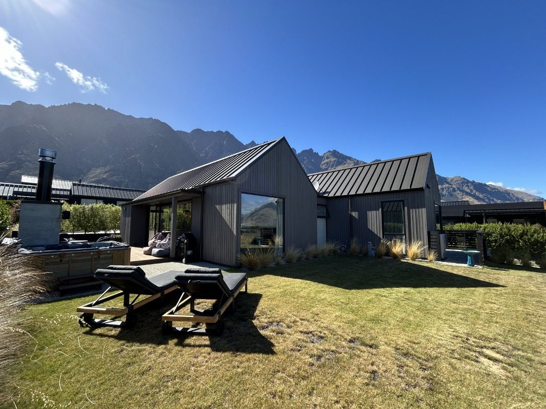 32 Falconer Rise, Jacks Point, Queenstown - Carousel 1