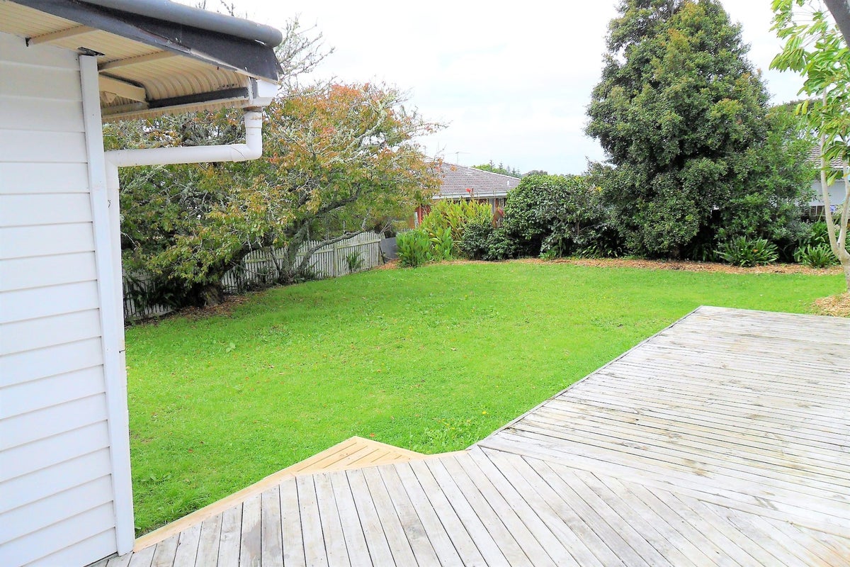 2 Boler Place, New Lynn, Auckland - Carousel 14