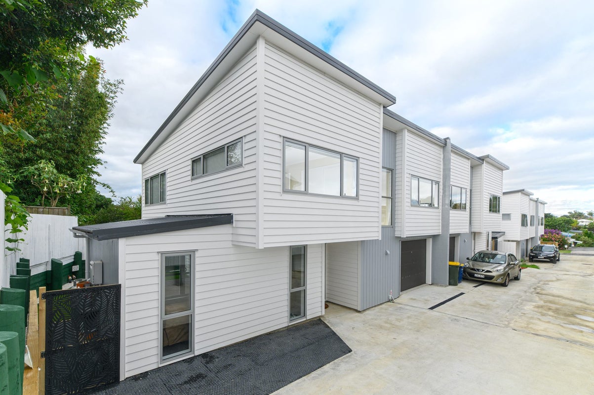 20A Kelwyn Road, Kelston, Auckland - Carousel 1