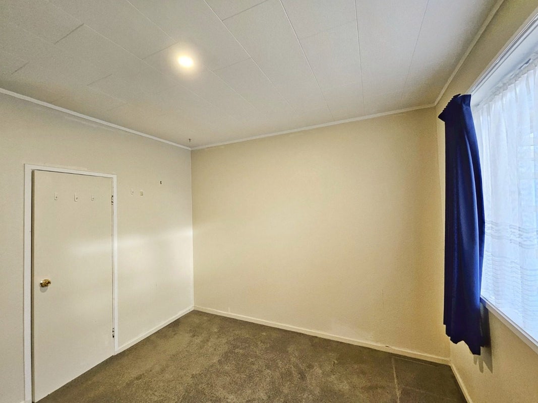 36 Eyre Street, Henderson, Auckland - Carousel 2