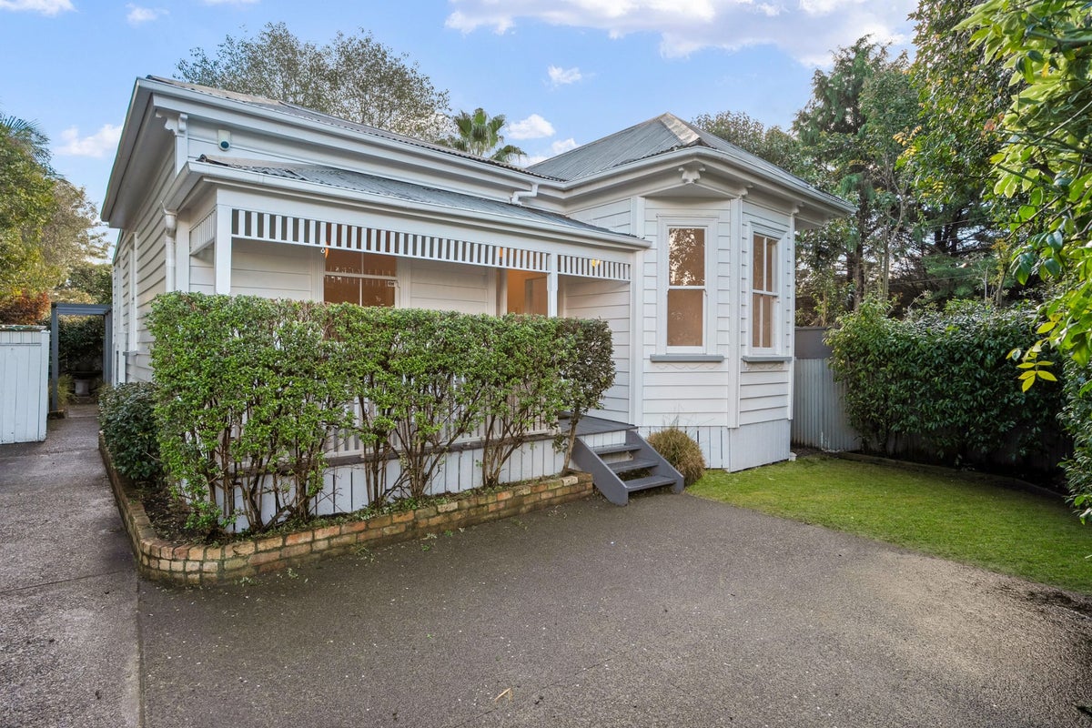 88 School Road, Morningside, Auckland - Carousel 1