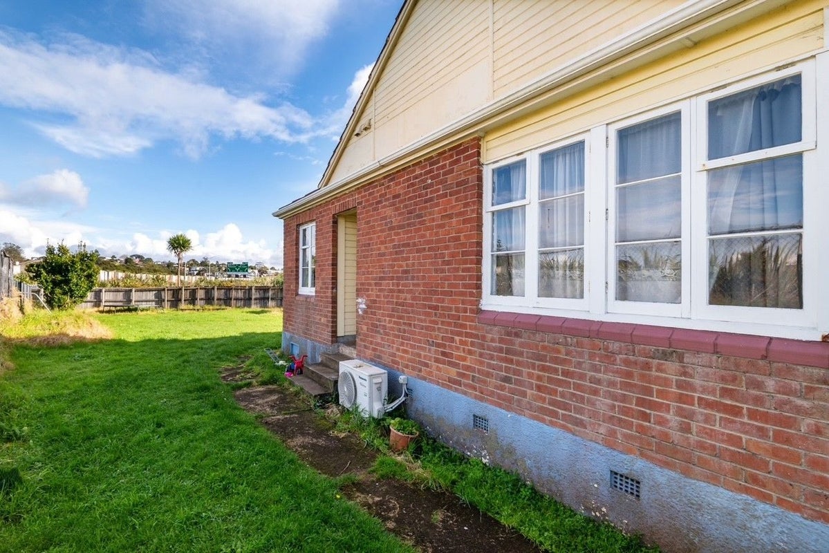 5 Barrymore Road, Mount Albert, Auckland - Carousel 2