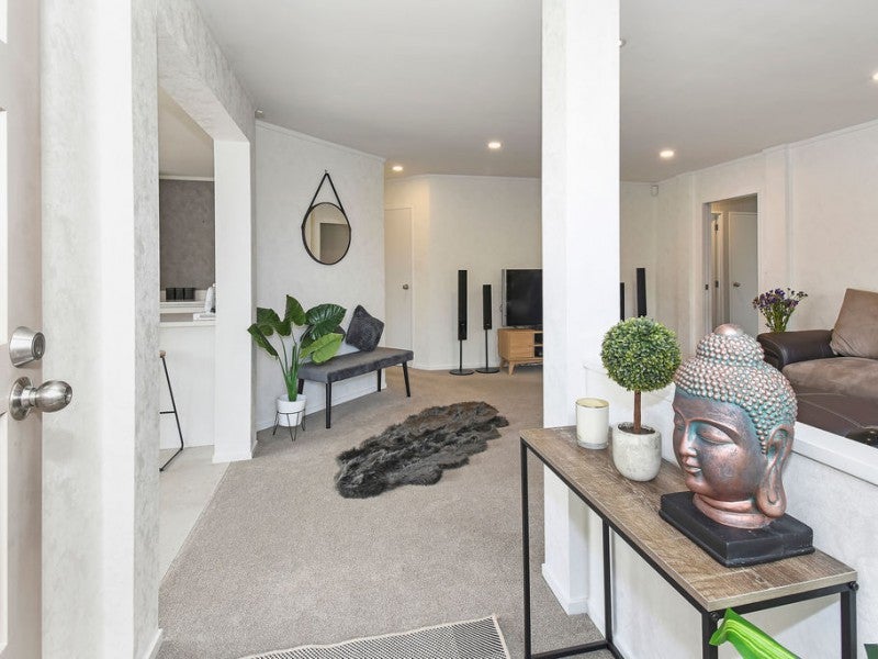 8 Sheriff Place, Randwick Park, Auckland - Carousel 2