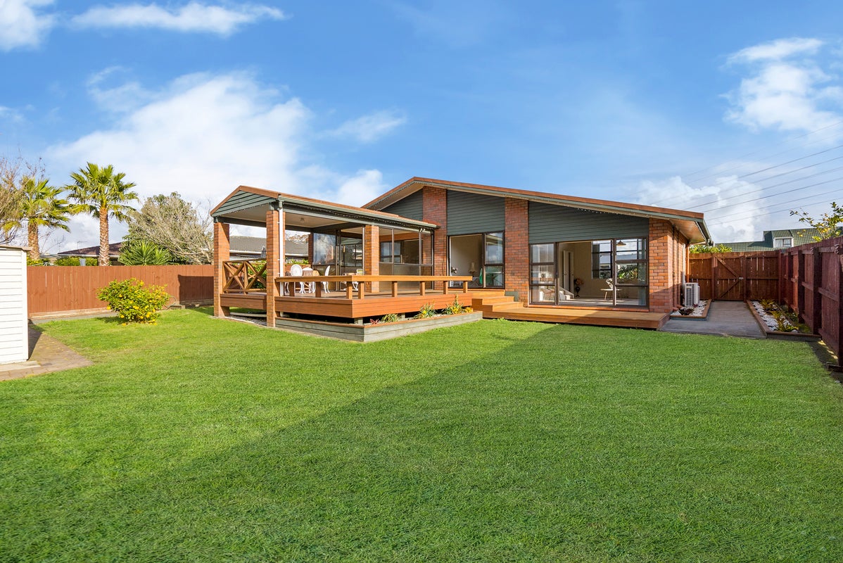 43 Lakeside Drive, Pahurehure, Papakura - Carousel 1