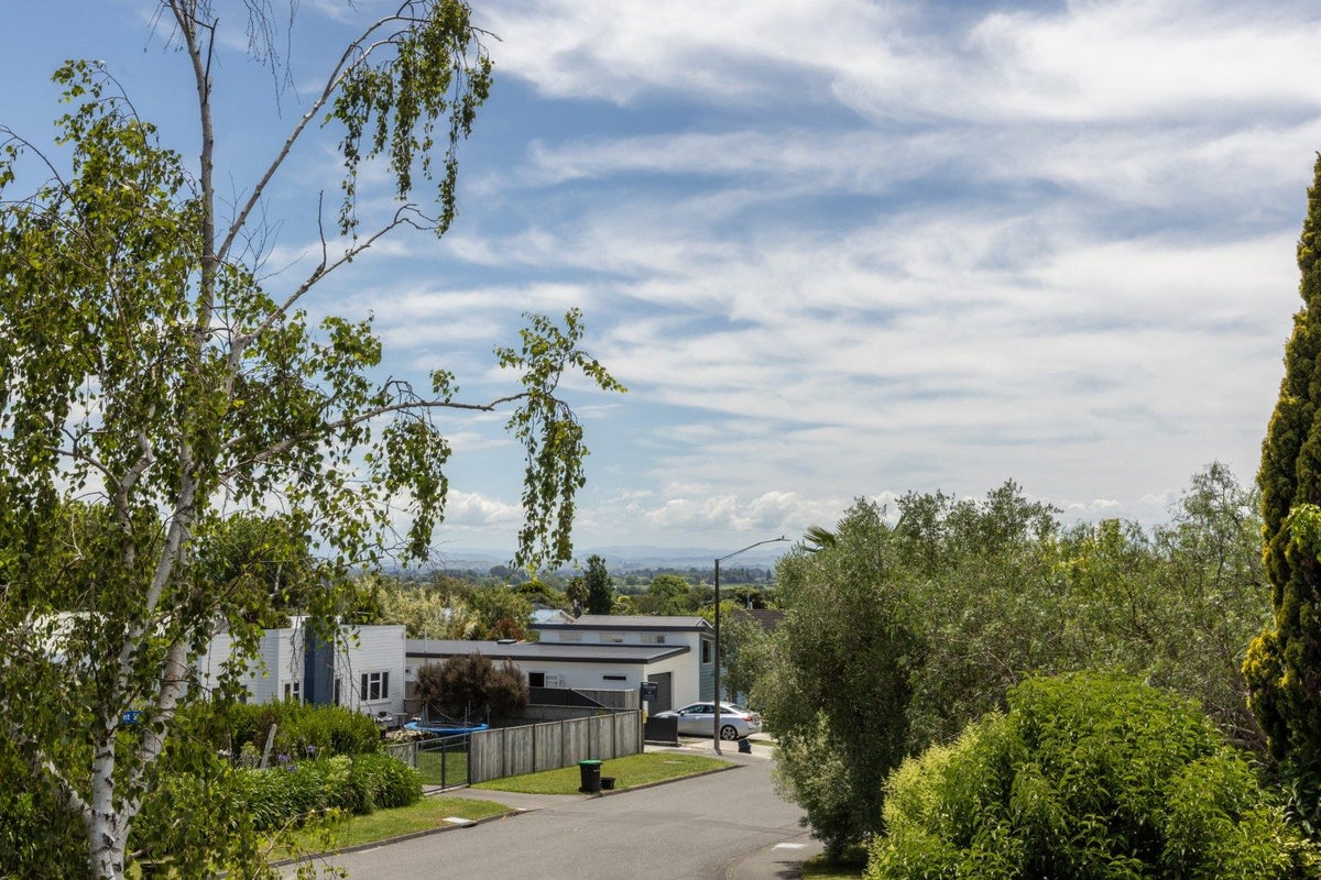 2 Belmont Street, Havelock North, Havelock North - Carousel 1