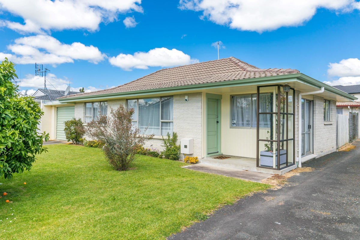 9 Page Place, Hamilton East, Hamilton - Carousel 12