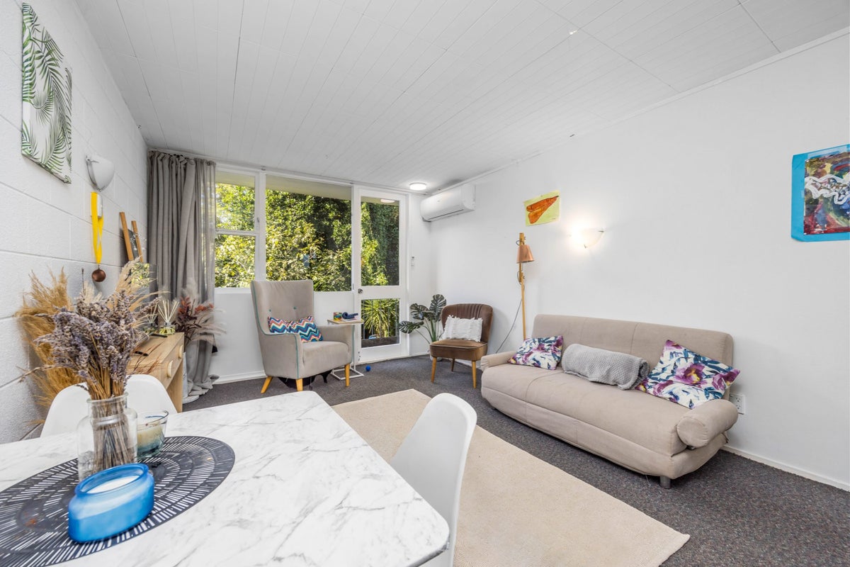 28/18 Edenvale Crescent, Mount Eden, Auckland - Carousel 2