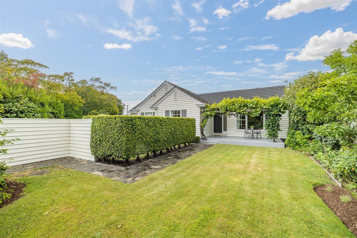 10 Joyce Crescent, Ilam, Christchurch - Carousel 1