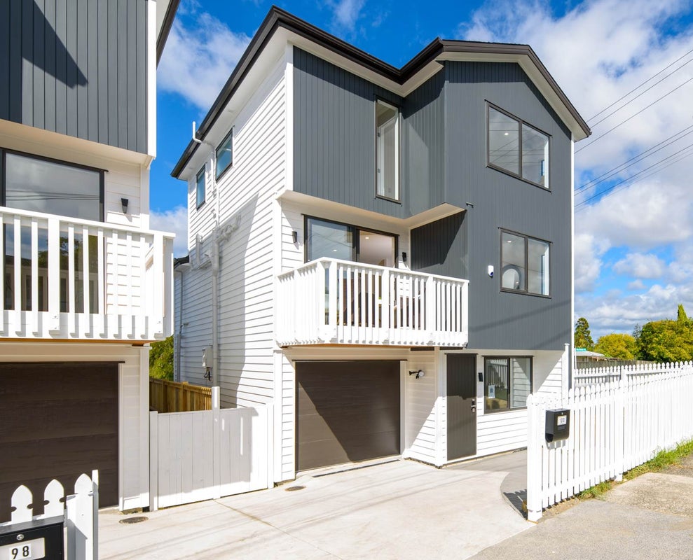 100 Rosamund Avenue, New Windsor, Auckland - Carousel 1