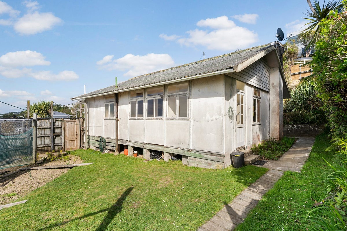 32 Whaui Street, Vogeltown, Wellington - Carousel 2