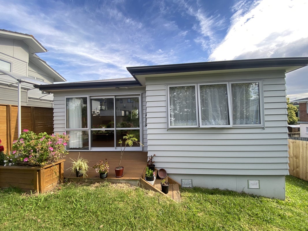 17A Knightsbridge Drive, Forrest Hill, Auckland - Carousel 1