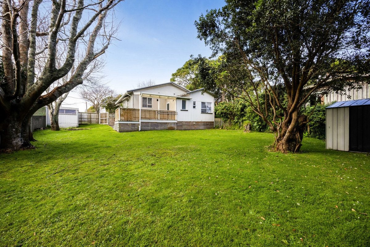 6 Peace Avenue, Moturoa, New Plymouth - Carousel 1