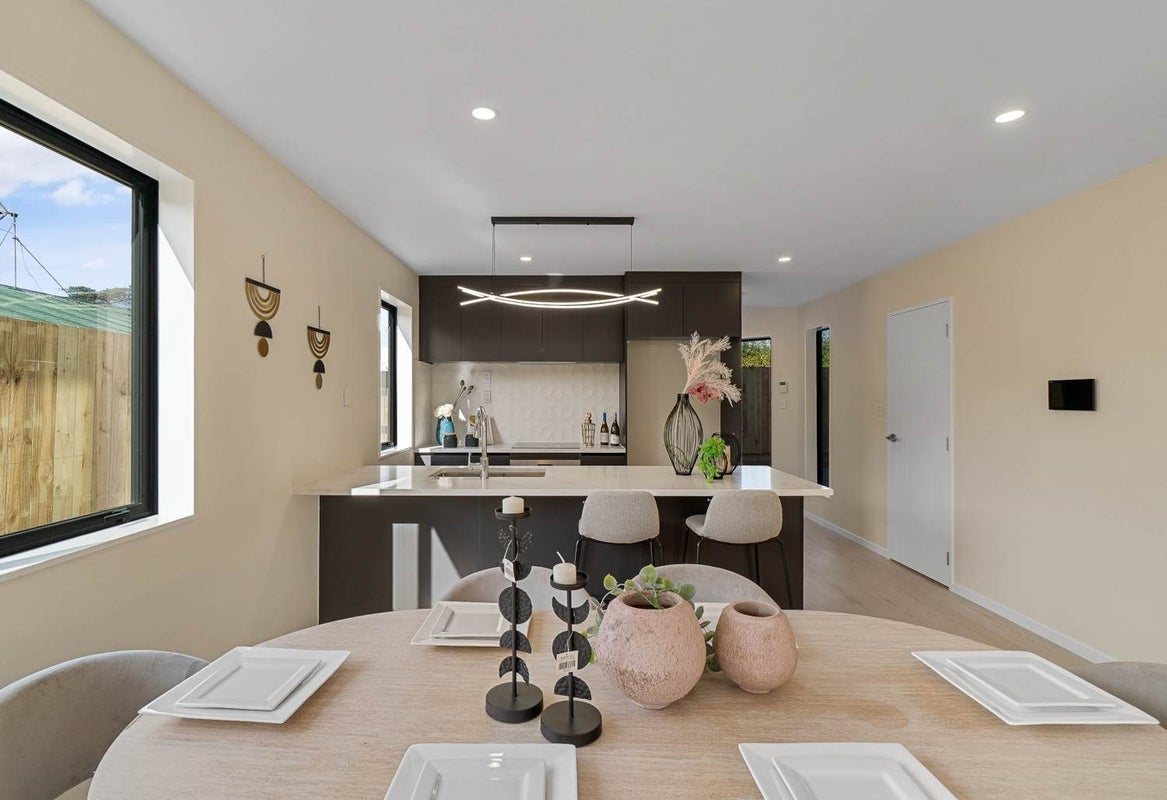 8B Deuxberry Avenue, Northcote, Auckland - Carousel 1
