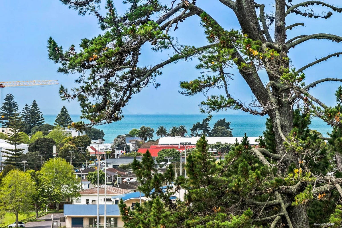 182 Stapleford Crescent, Browns Bay, Auckland - Carousel 1
